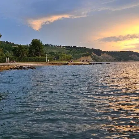 Sea View Laguna 11 *